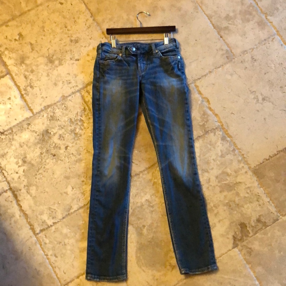 Women’s Silver Jeans W26/L30 Tuesday Straight